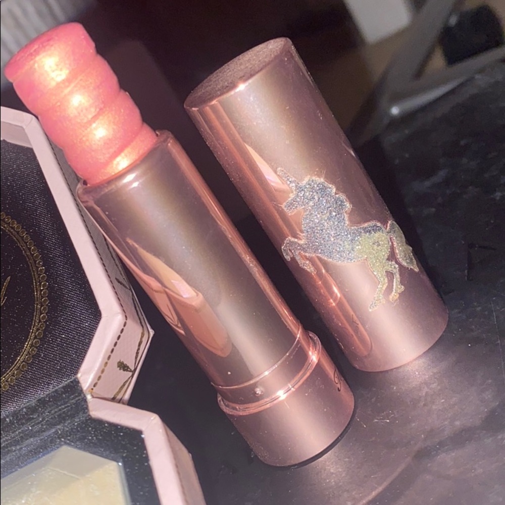 Too faced stick highlighter (USED ONCE ONLY!)